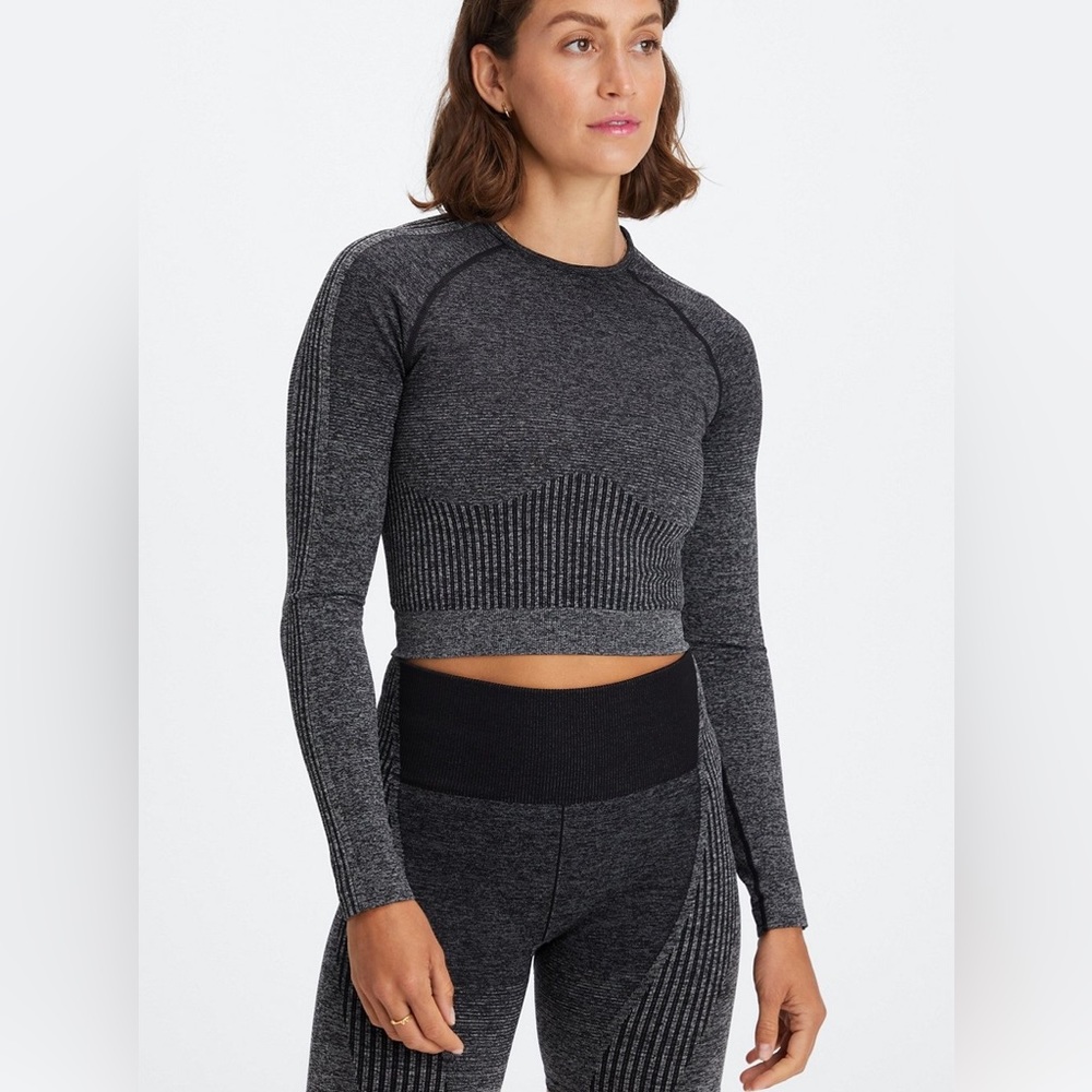 NEW FABLETICS Ombre Seamless Long-Sleeve Top in Black & Grey Size Medium